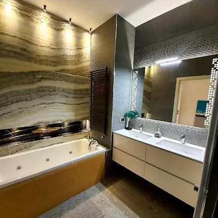 Jasmine Garden Apartment *